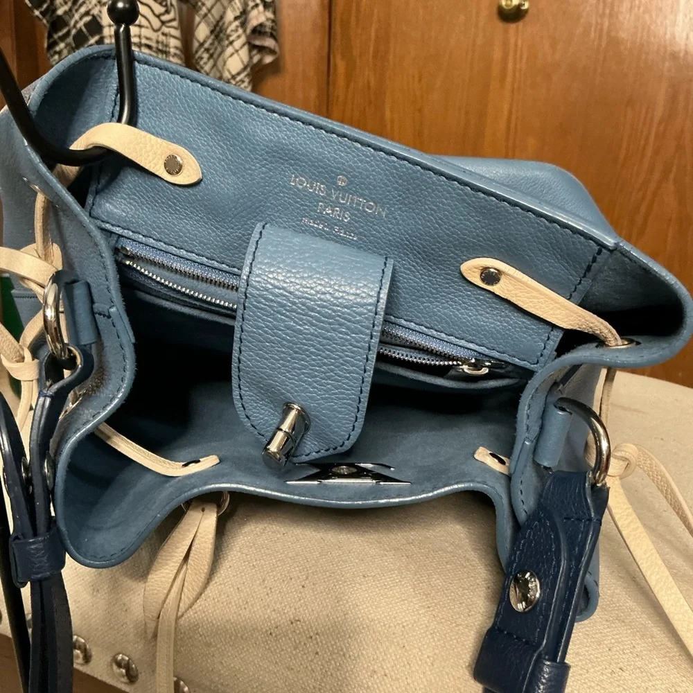 Louis Vuitton Lockme Bucket Bag - Picture 6 of 16